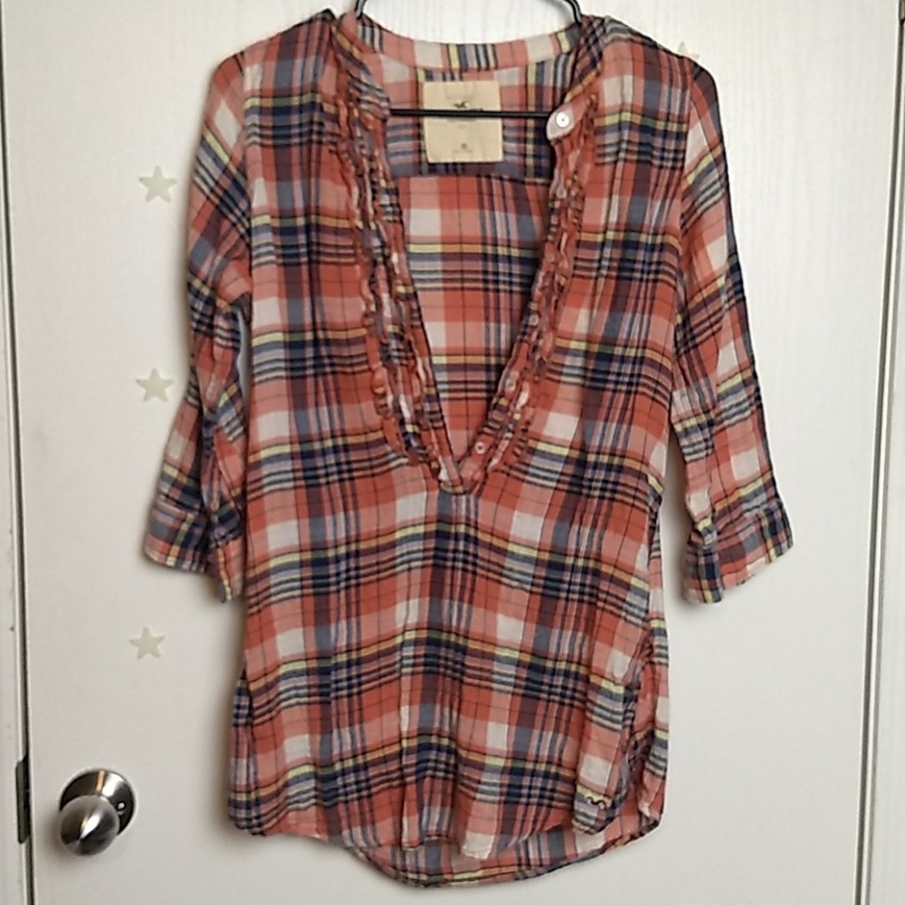 Hollister v-neck with three-quarter sleeves